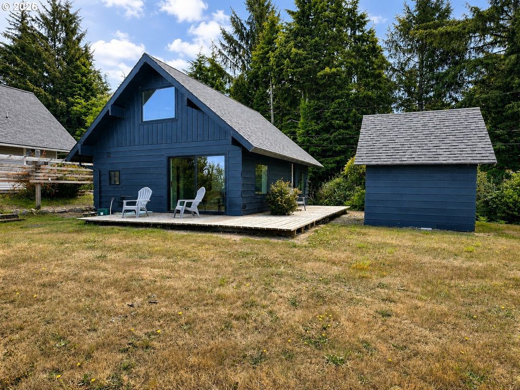 143 S Wells Dr, Lincoln City