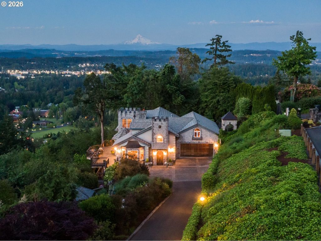 1777 Skyland Dr, Lake Oswego