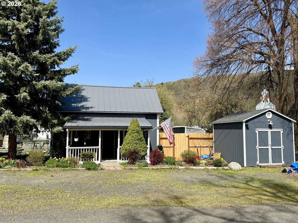 103 W 4th St, Wallowa