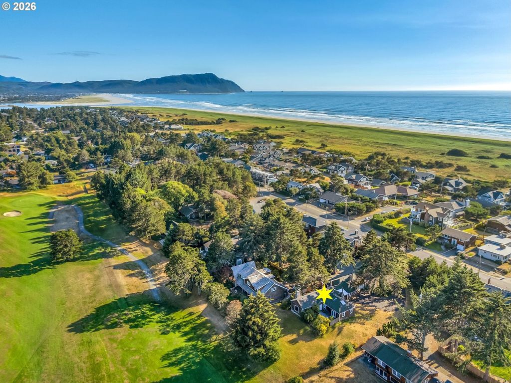 657 Marion Ave, Gearhart