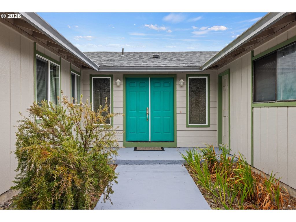 2521 Delores Ln, North Bend