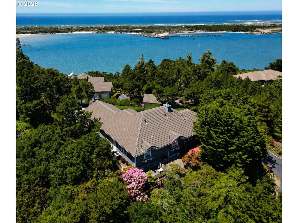 51 Shoreline Dr, Florence