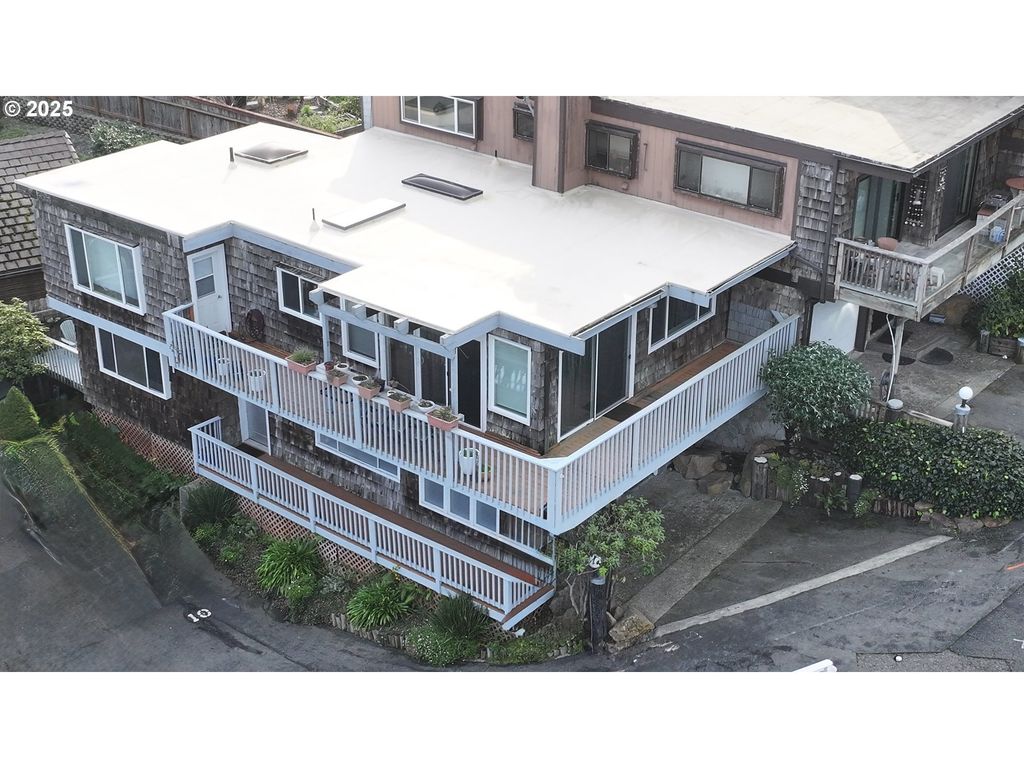 222 Del Norte Ln 8, Brookings