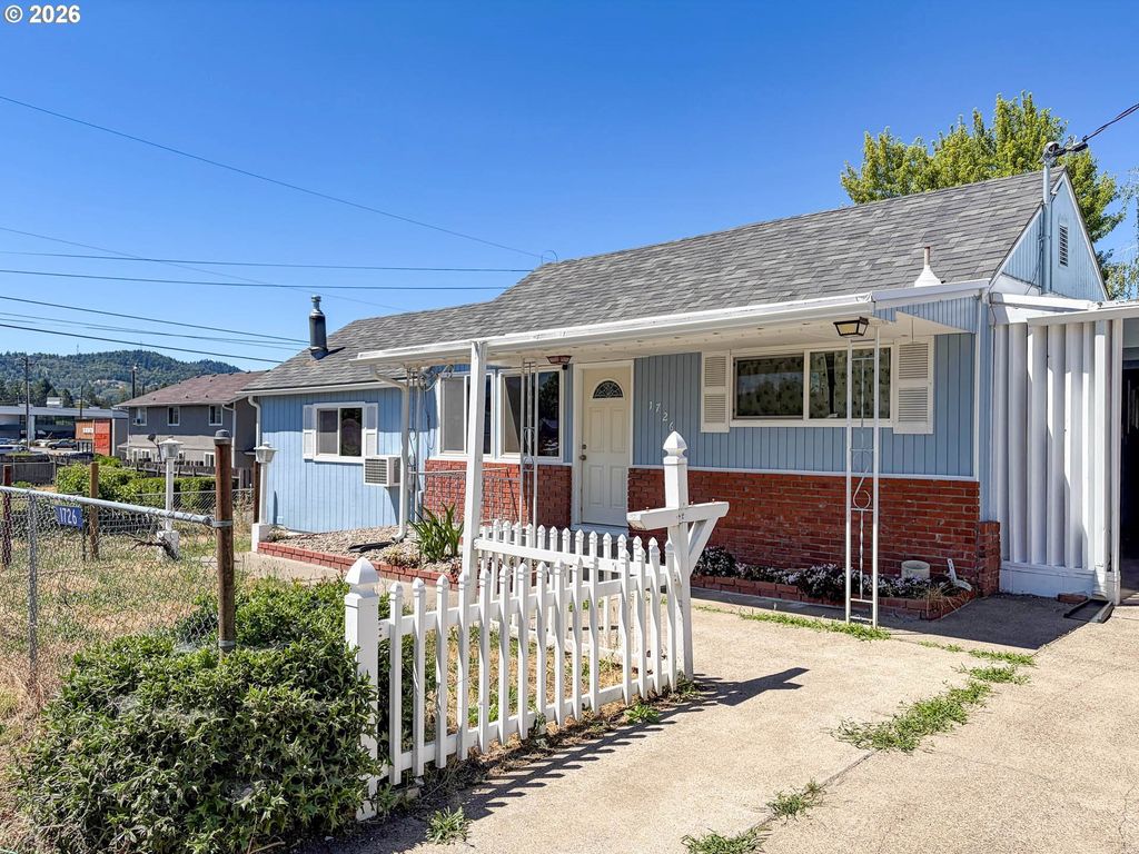 1726 Nw Patricia St, Roseburg