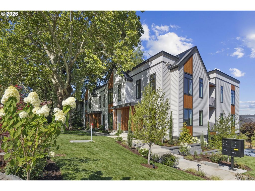 703 1st St, Lake Oswego