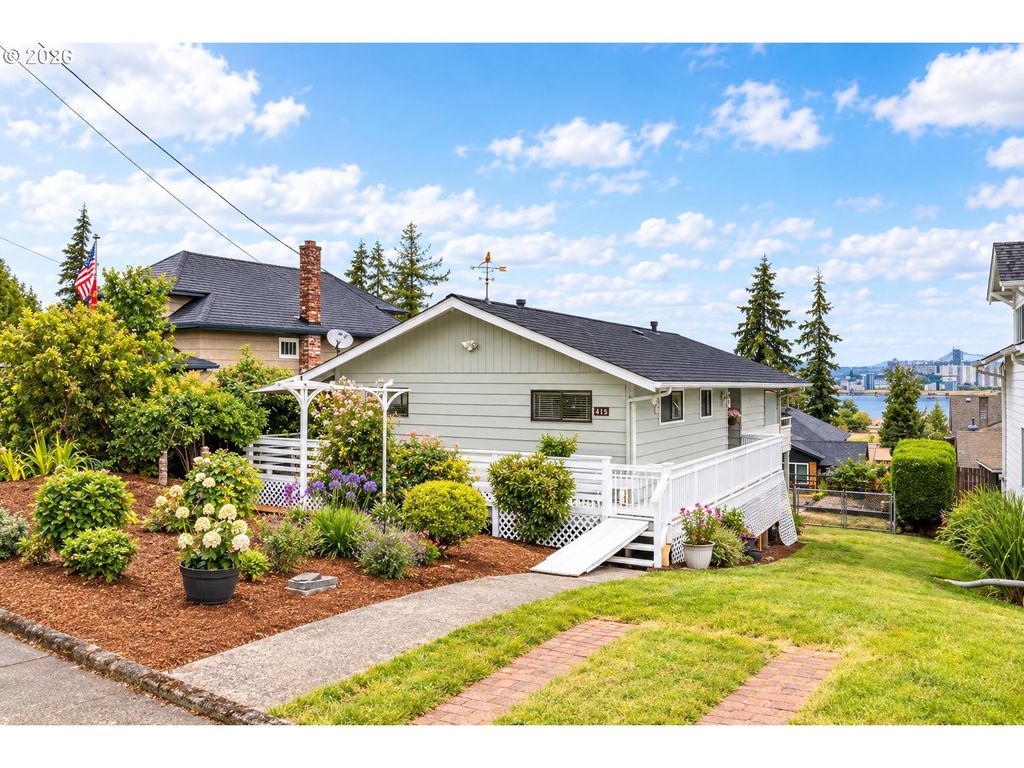 415 W D St, Rainier