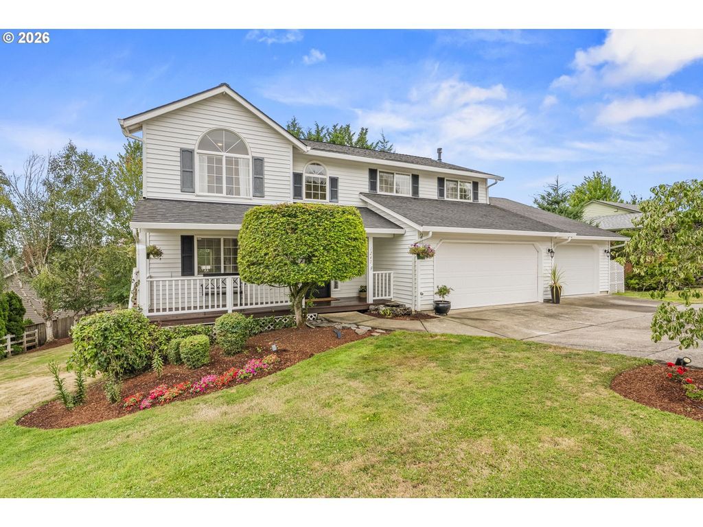 1247 E Pioneer Loop, La Center