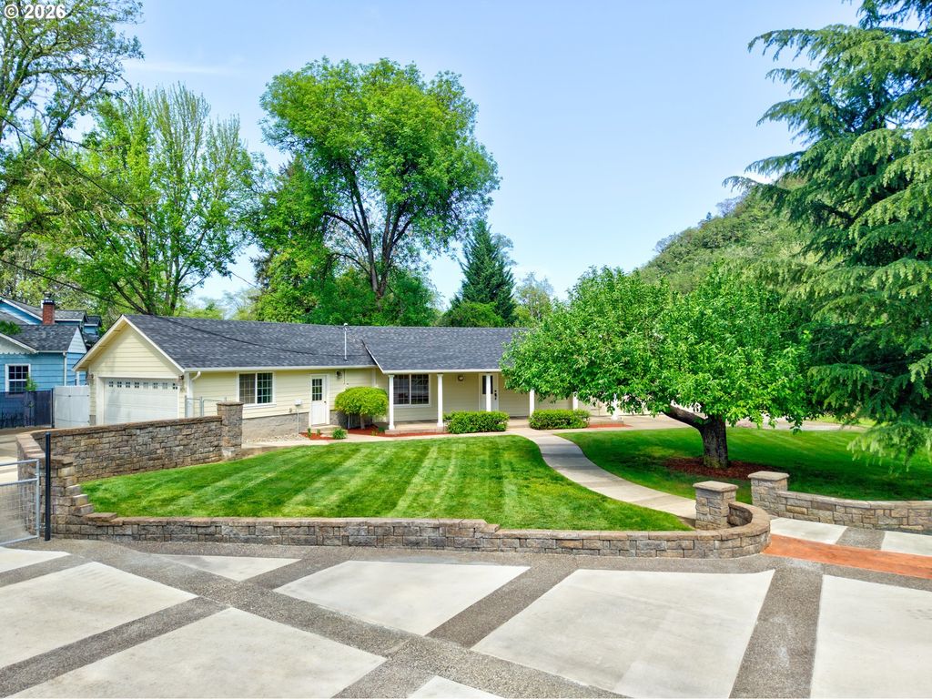 4081 Ne Douglas Ave, Roseburg