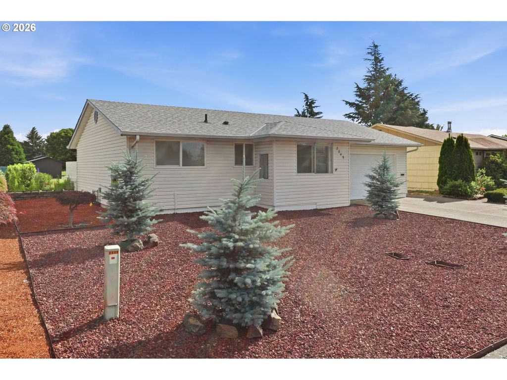 2049 W Hayes St, Woodburn