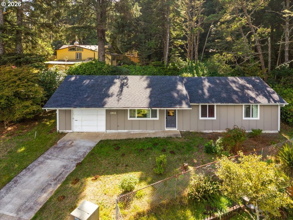 1942 Sw Galley Ct, Lincoln City