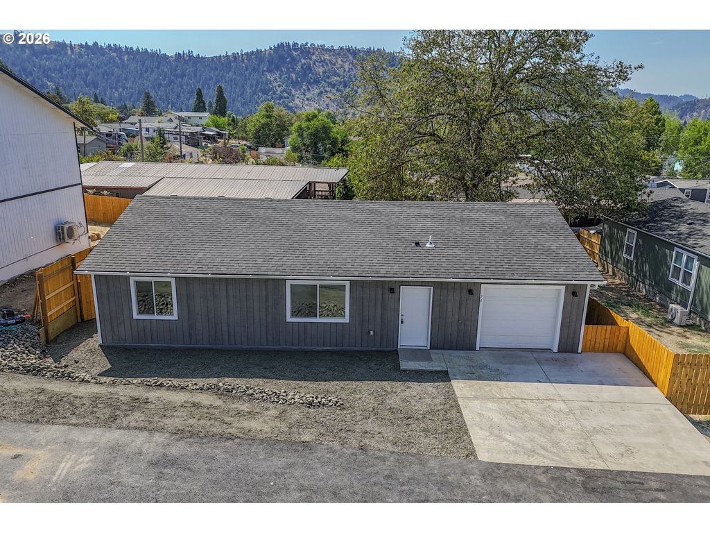 76 Se Darrell Ave, Winston