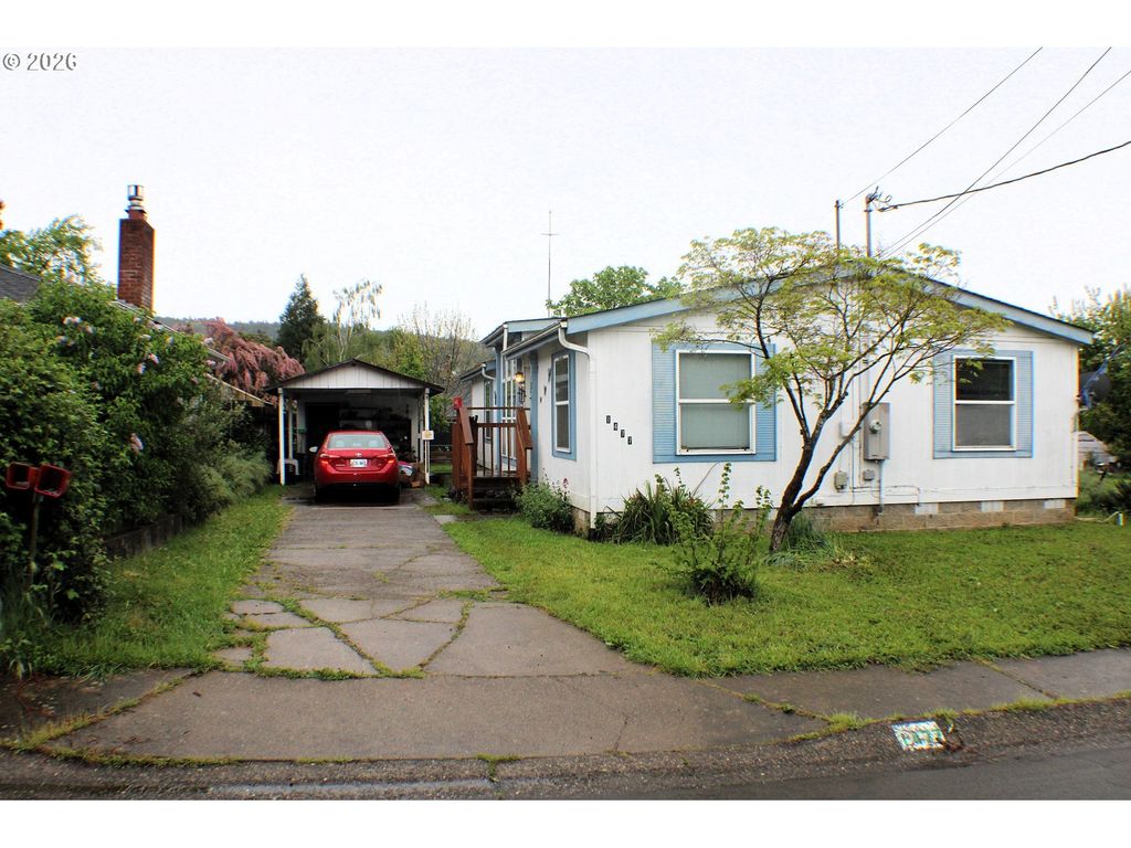1477 Nw Eden St, Roseburg