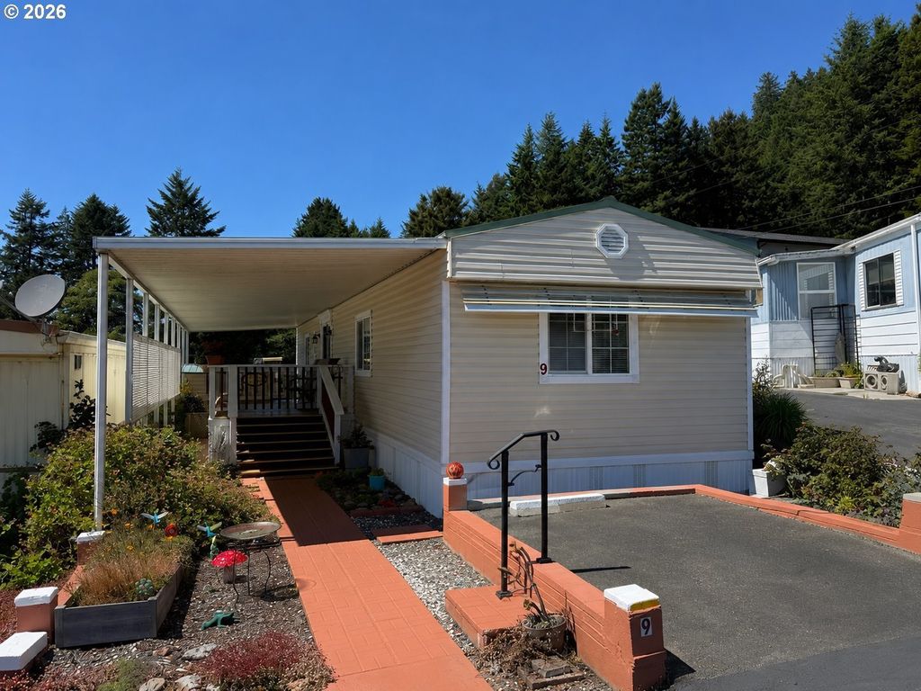 15765 Highway 101 9, Brookings