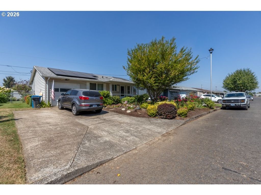 1487 Walton Way, Woodburn