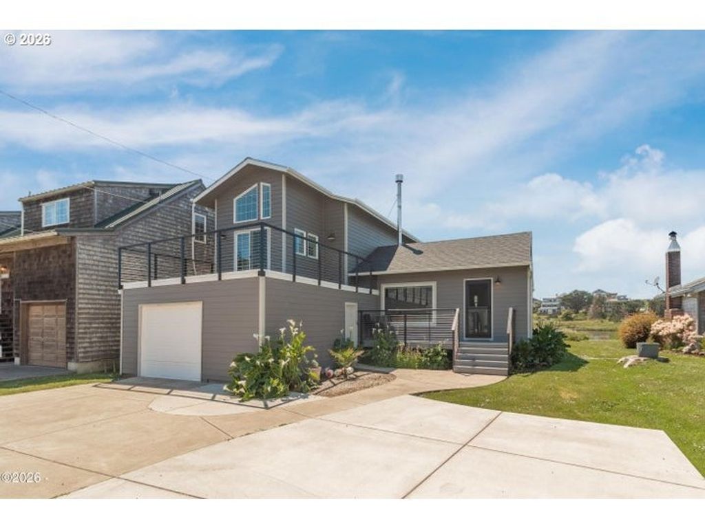 35120 Rueppel Ave, Pacific City