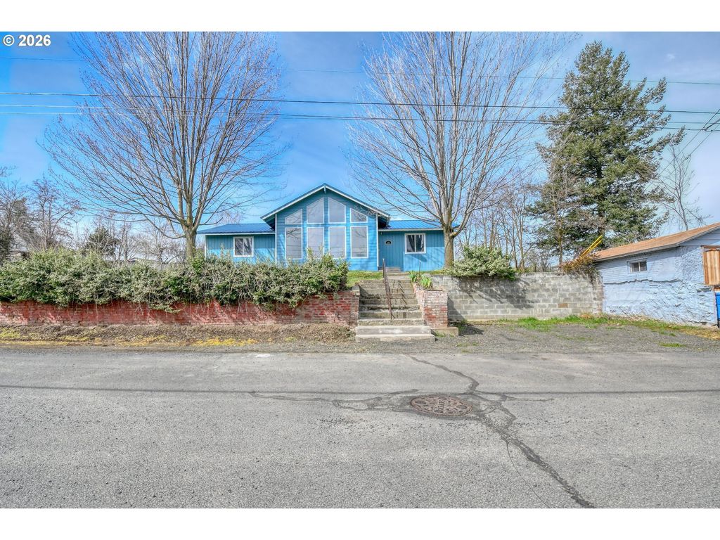 102 S Washington St, Weston