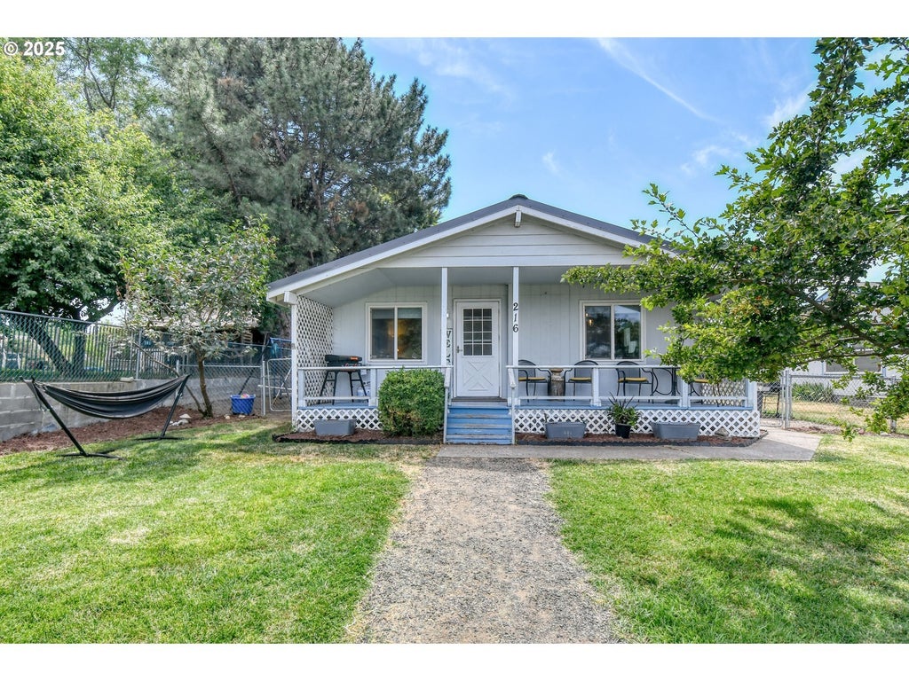 216 E Washington St, Athena