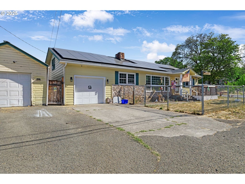 2974 Ne Douglas Ave, Roseburg