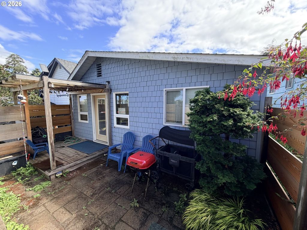 206 S Falcon St, Rockaway Beach