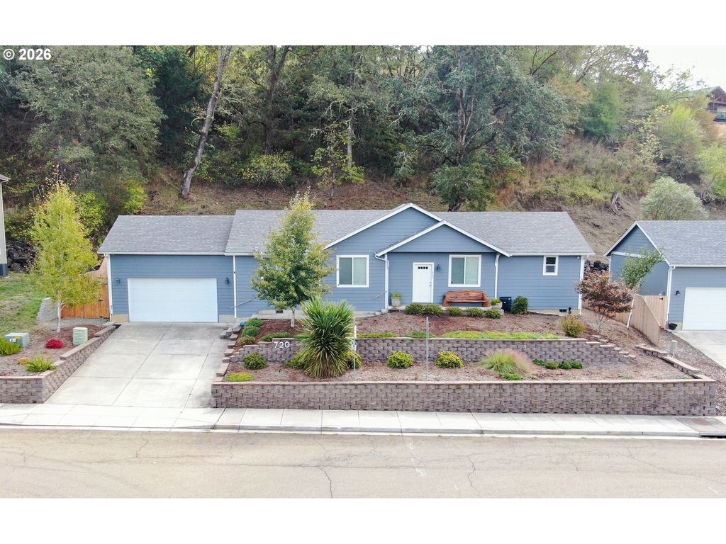 720 Southside Rd, Sutherlin