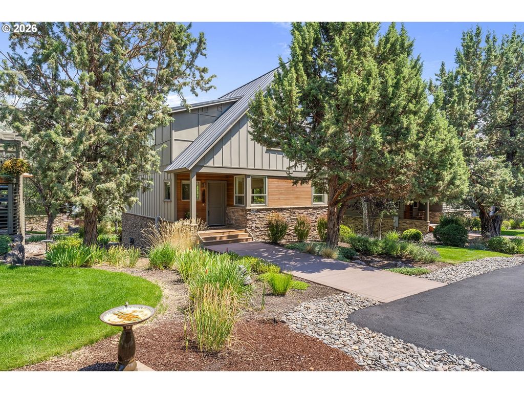 224 Volunteer Park Ln, Redmond