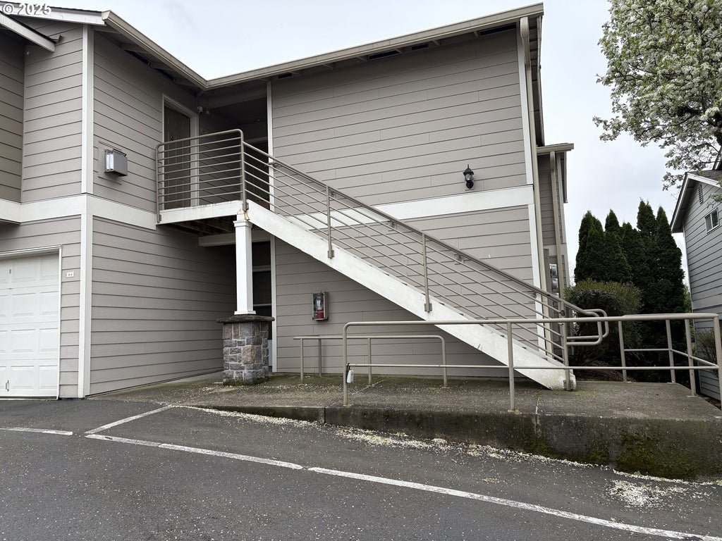 15072 Nw Central Dr 406, Portland