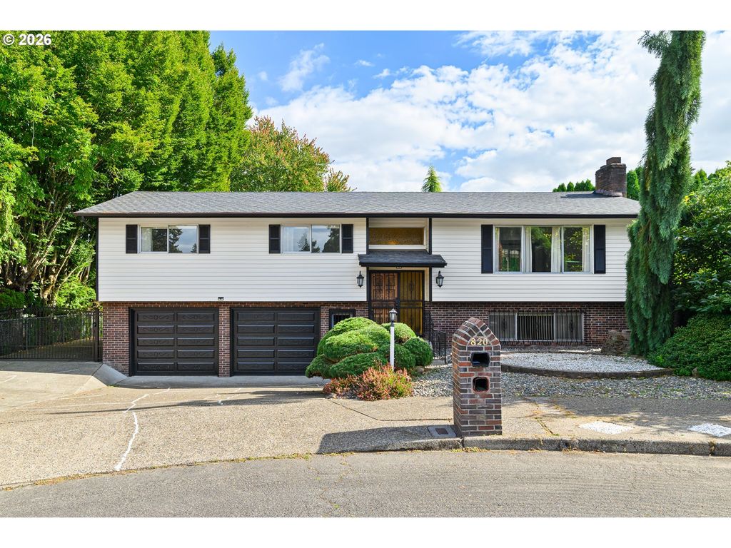 820 Ne 168th Pl, Portland