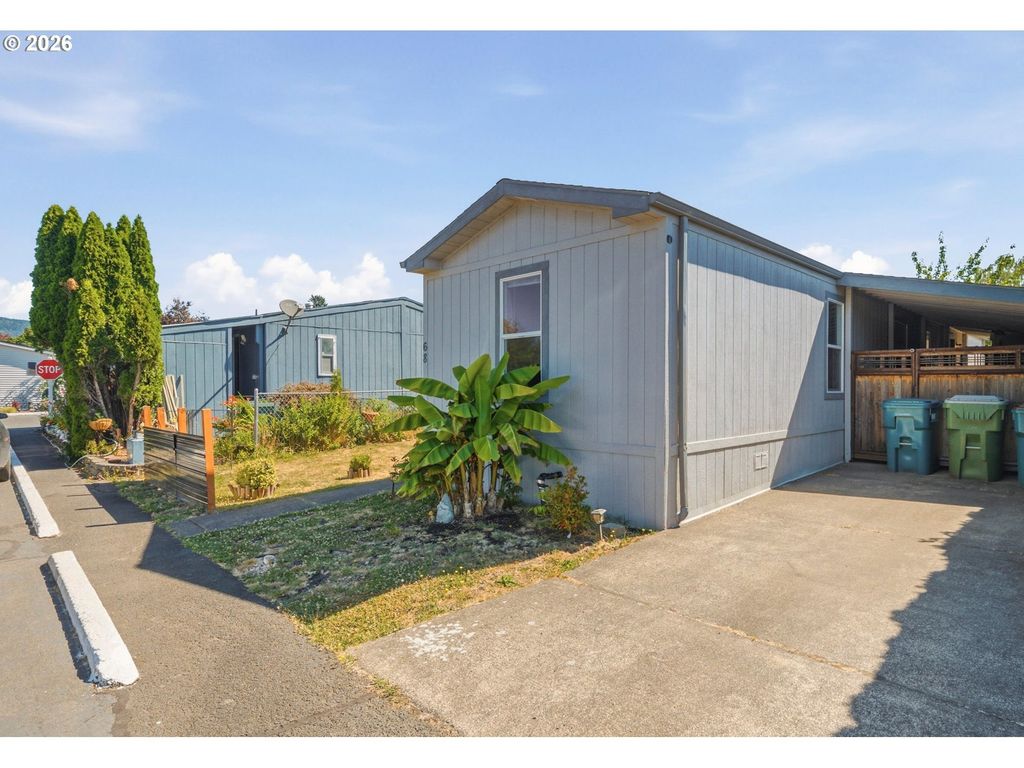 301 E Columbia Dr 68, Newberg
