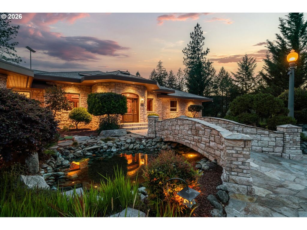 727 Earhart Rd, Rogue River