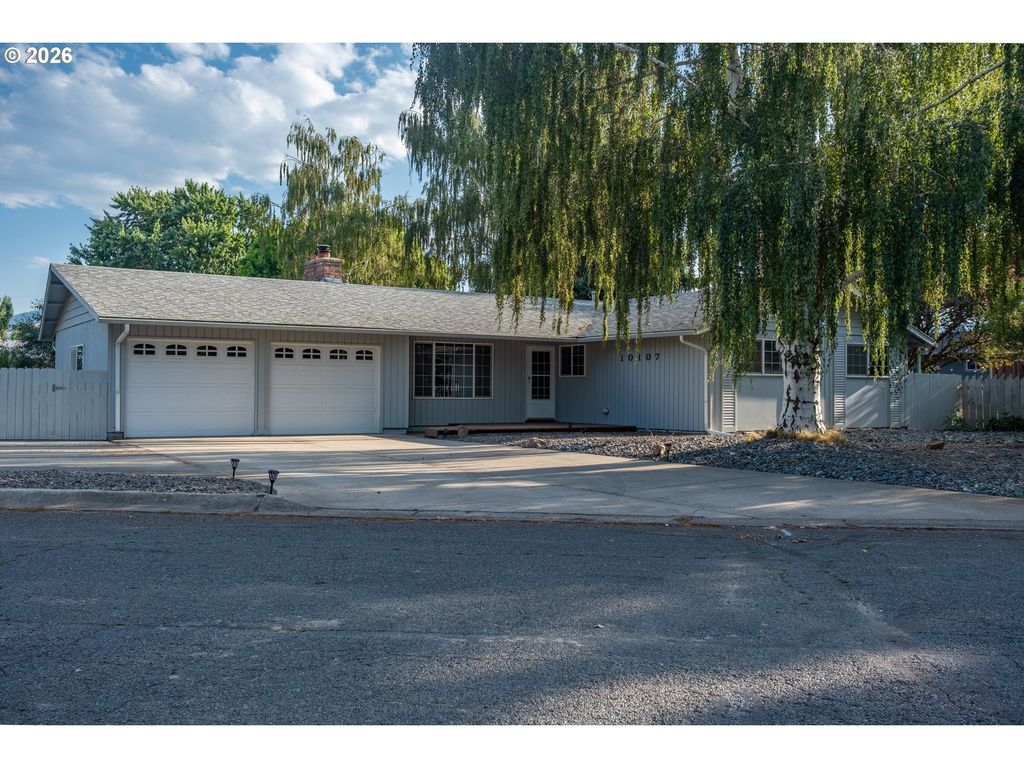 10107 Emily Dr, Island City