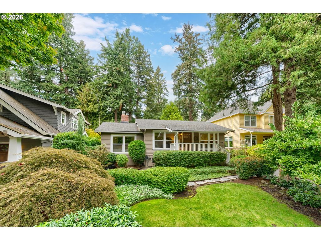 676 9th St, Lake Oswego