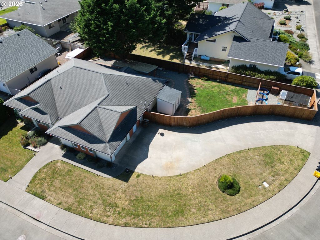 872 Jodee Ln, Brookings