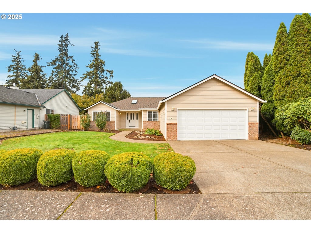 1751 N Laurelwood Loop, Canby