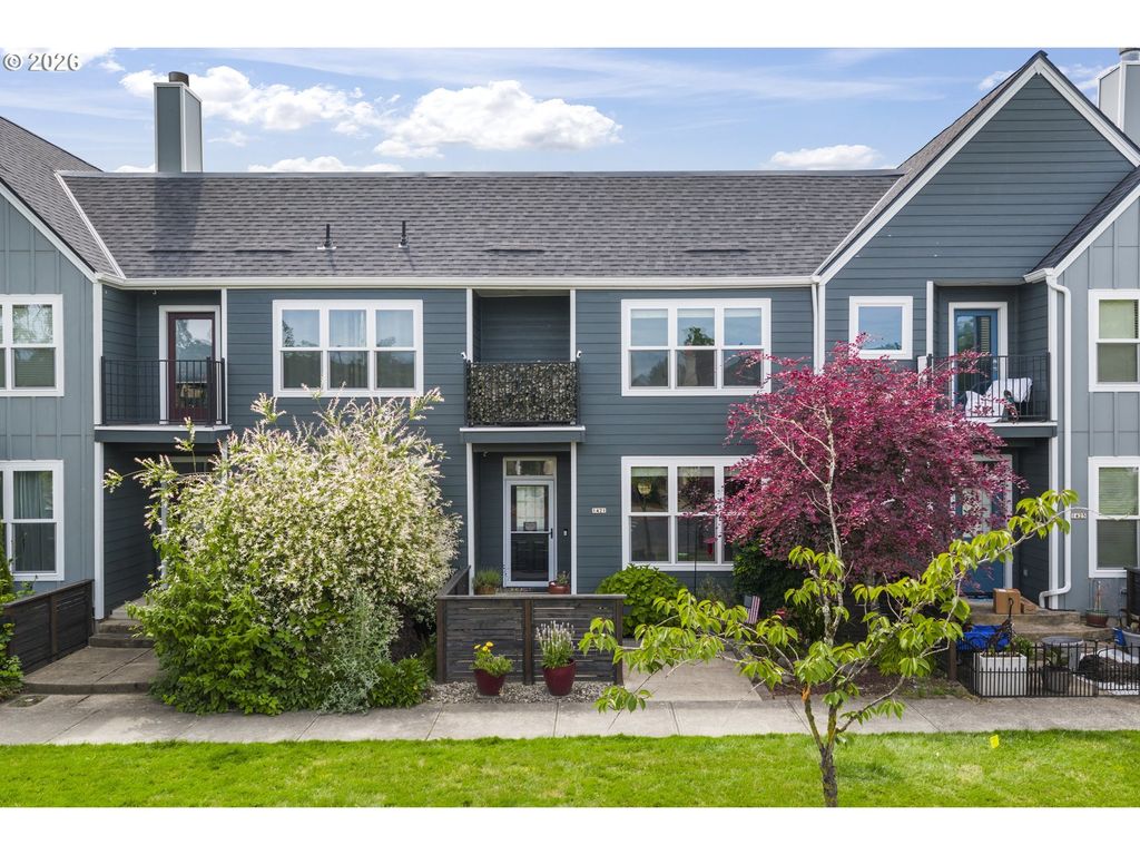 1421 Ne Market Dr, Fairview