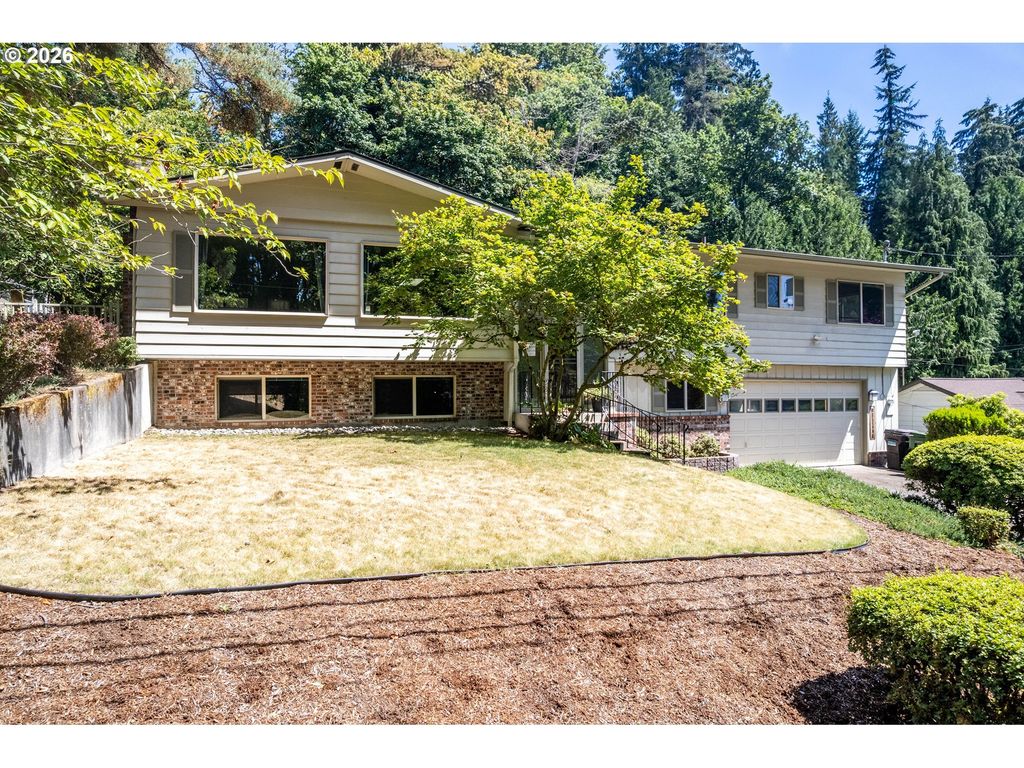 2337 W Hills Dr, Longview
