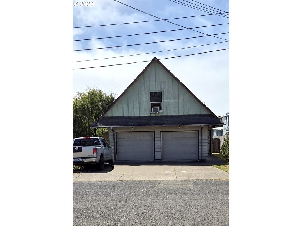 938 Sw 11th St, Newport