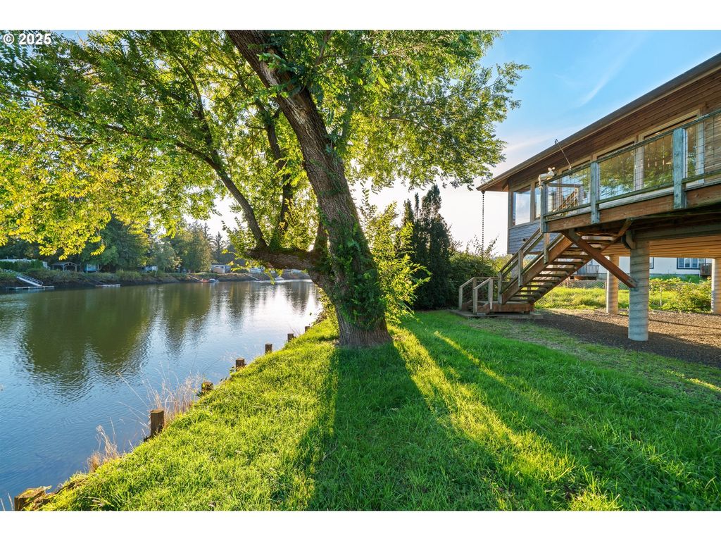 15515 Liars Lair Rd, Nehalem