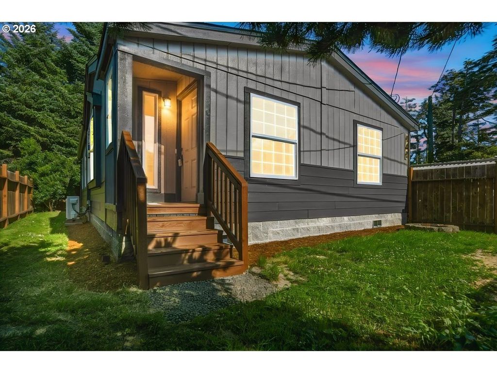 648 S Coral St, Rockaway Beach