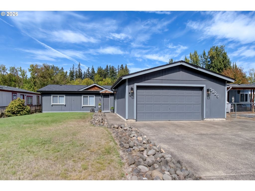 3225 Senecal Creek Dr, Woodburn