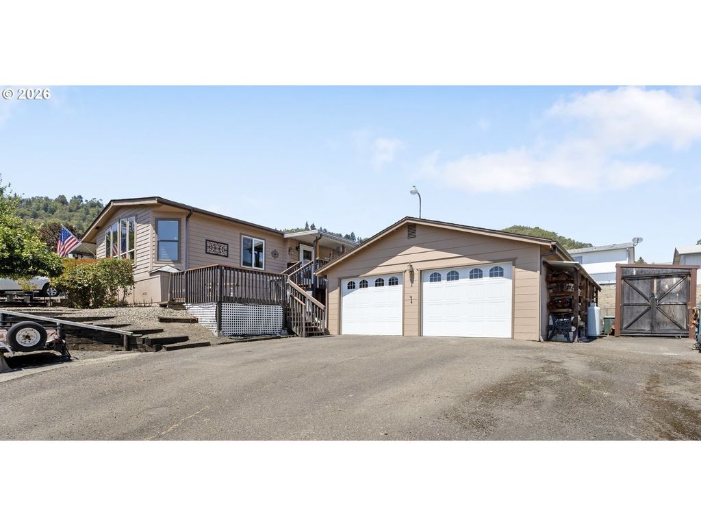 3659 Nw Broad St, Roseburg