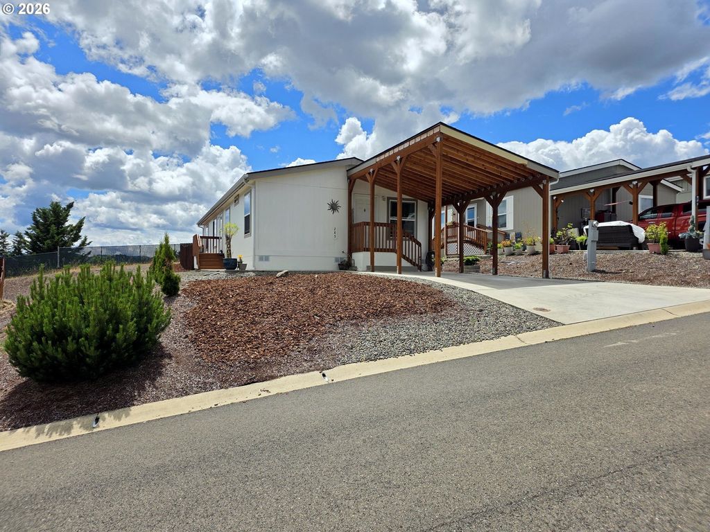 285 Deschutes Ln 134, Roseburg