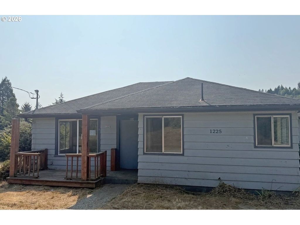1225 N Laurel St, Coquille