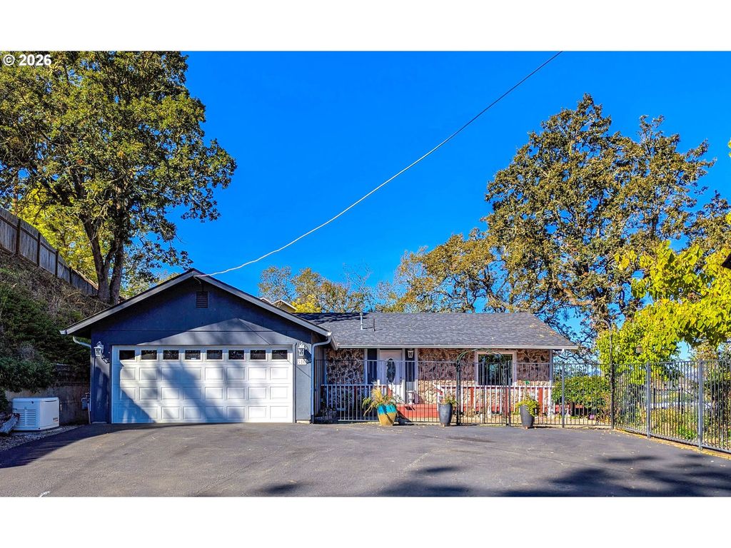 516 Se Colorado Dr, Roseburg