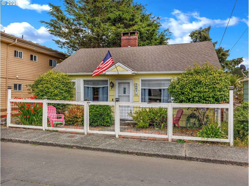 1061 S Downing St, Seaside