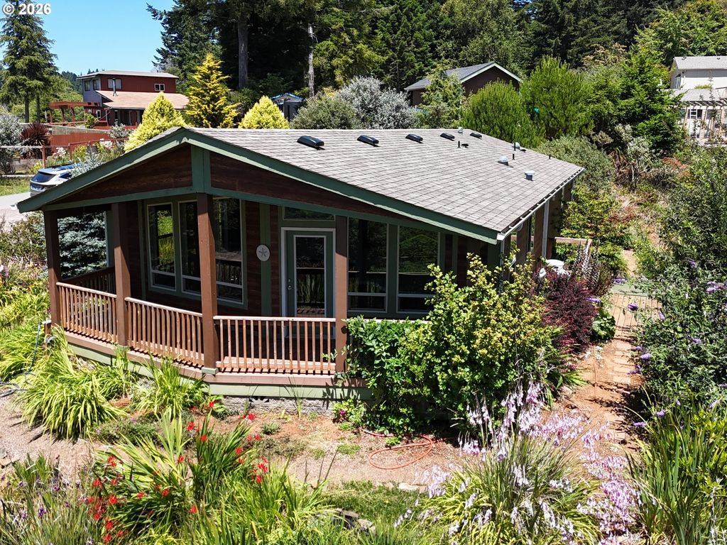 96422 Alder Ridge Rd, Brookings