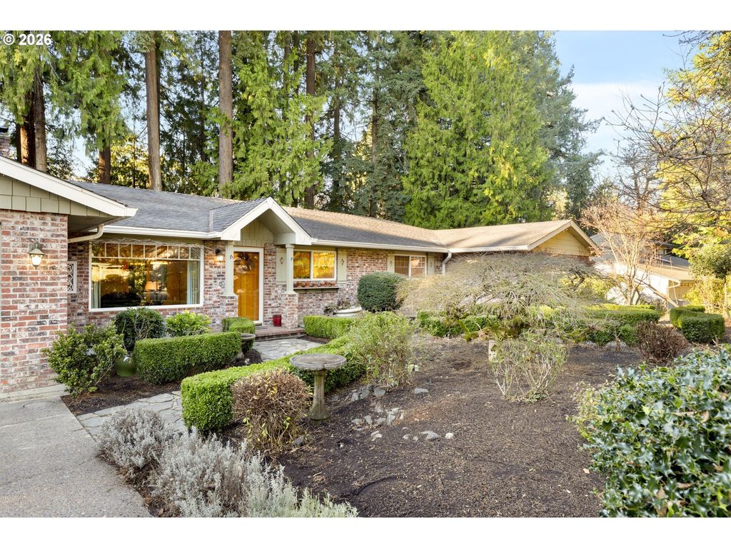 4520 Calaroga Dr, West Linn