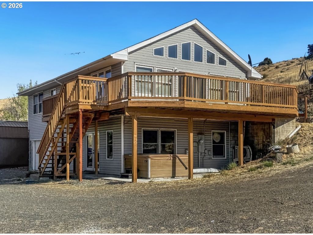 645 N Washington St, Prairie City