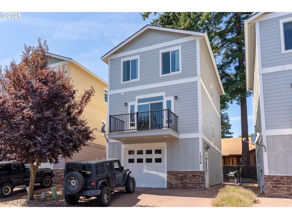 1534 Solar Ln, Hood River