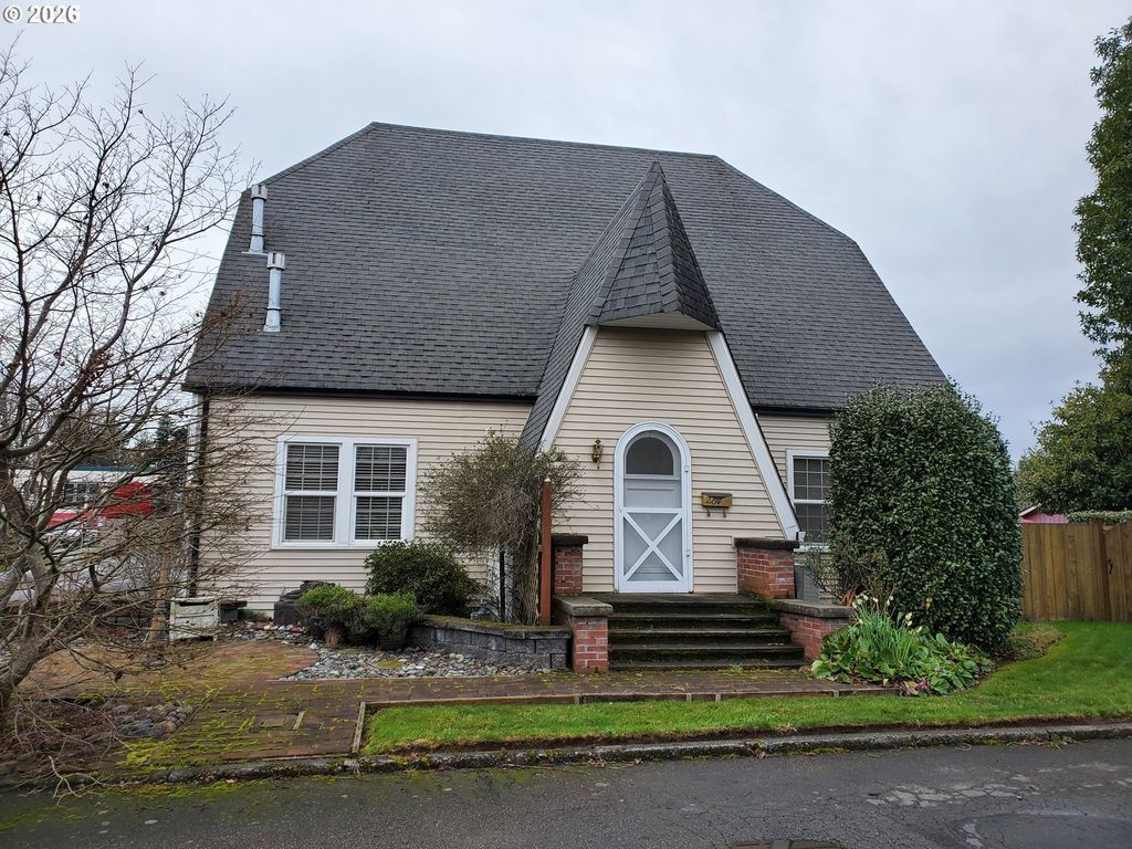 201 N Birch St, Coquille