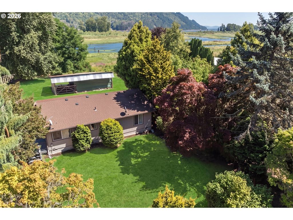 369 E Birnie Slough Rd, Cathlamet